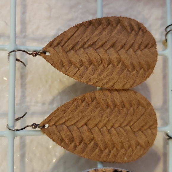 Leather earrings - Picture 4 of 8